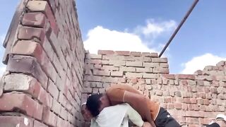 شاب هايج مع جارته المحجبة ينيكها فوق السطوح سكس مصري محجبات ixxx