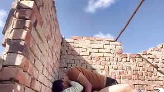 شاب هايج مع جارته المحجبة ينيكها فوق السطوح سكس مصري محجبات ixxx