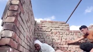 شاب هايج مع جارته المحجبة ينيكها فوق السطوح سكس مصري محجبات ixxx