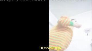 شرموطة هايجة تنيك كسها بخيارة في الحمام سكس نودز مصري