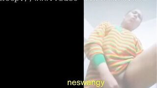 شرموطة هايجة تنيك كسها بخيارة في الحمام سكس نودز مصري